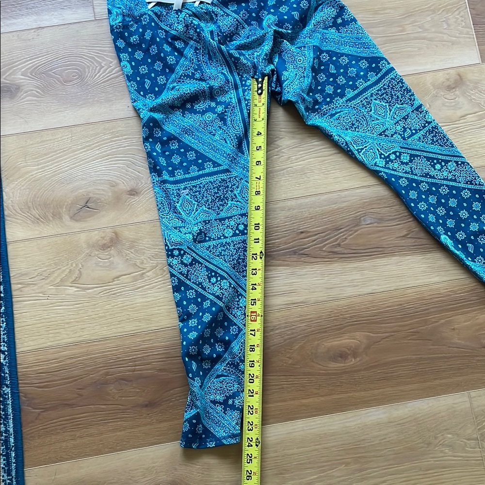 Fabletics patterned workout pants - Picture 12 of 16